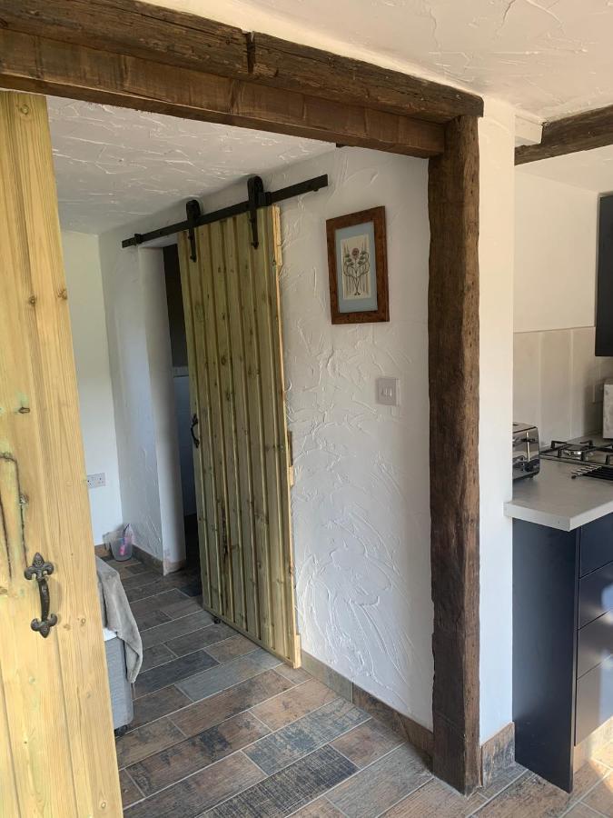 Molehill Lodge Swansea Bagian luar foto