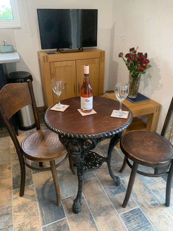 Molehill Lodge Swansea Bagian luar foto