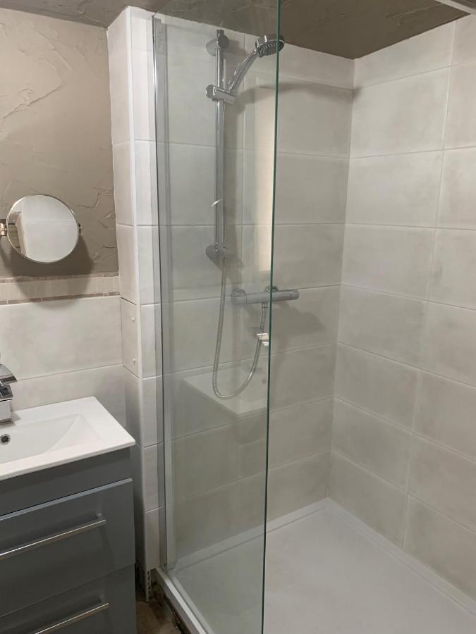 Molehill Lodge Swansea Bagian luar foto