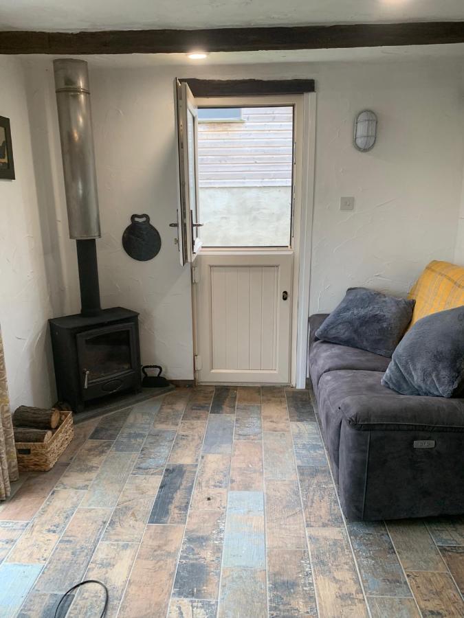 Molehill Lodge Swansea Bagian luar foto