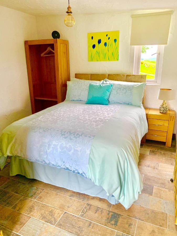 Molehill Lodge Swansea Bagian luar foto