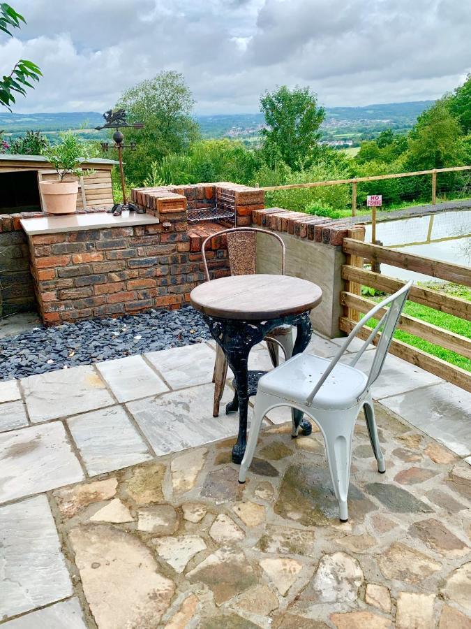 Molehill Lodge Swansea Bagian luar foto