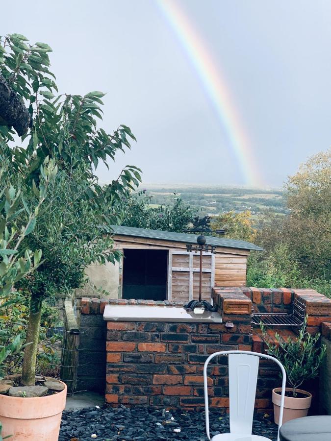 Molehill Lodge Swansea Bagian luar foto
